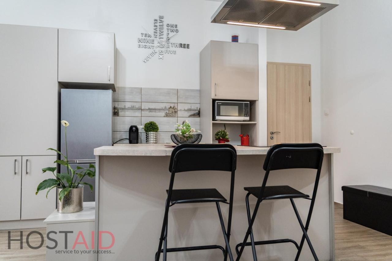 B17 Apartment - Hostaid Budapest Exterior foto